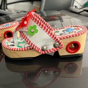 Classic wooden jingle bell girls flip flop